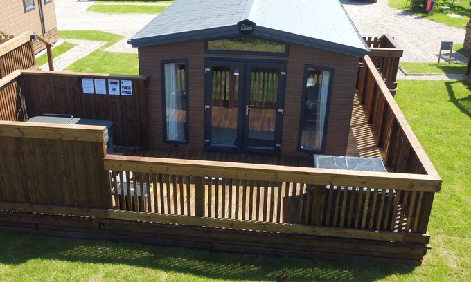 Runswick Bay Cottage | LILAC LODGE, pet friendly, country holiday cottage in Staithes