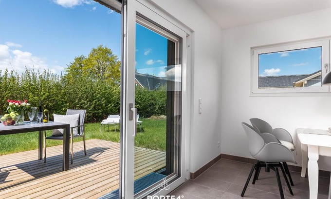 Dollerup House | Lille sort hus