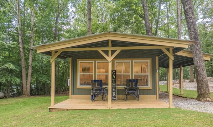 Gumlog House | "Lilliputian Hideaway: A Lakeside Dream"