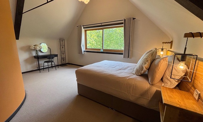 Bulmer House | Lime Tree House - Sleeps 12 - Hot Tub