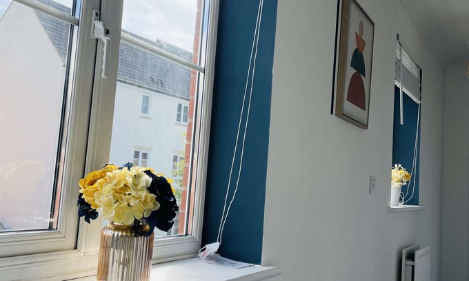 Swindon Other | Limefield - 3 Bedroom House, Free Parking, WIFI & Netflix