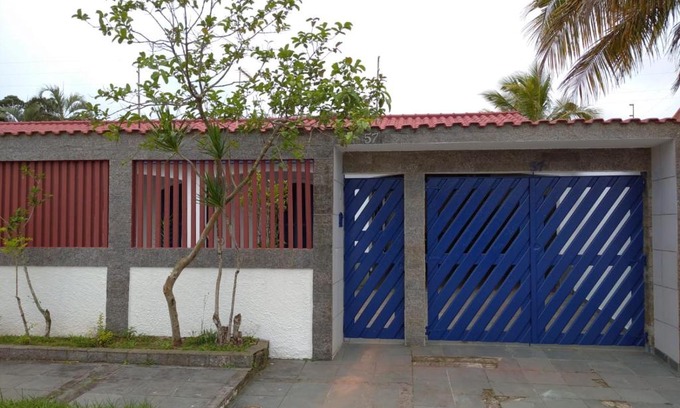 Tupy House | Linda casa de esquina em Itanhaém!