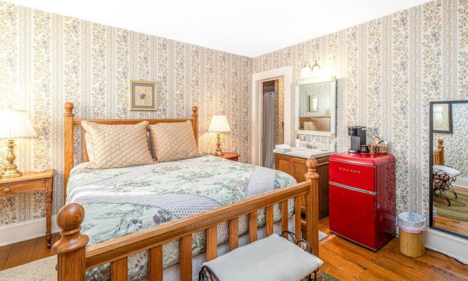 Galena House | Linen&Stone Inn Unit 7, Charming, Historic, 1.5 Blocks to Main St.