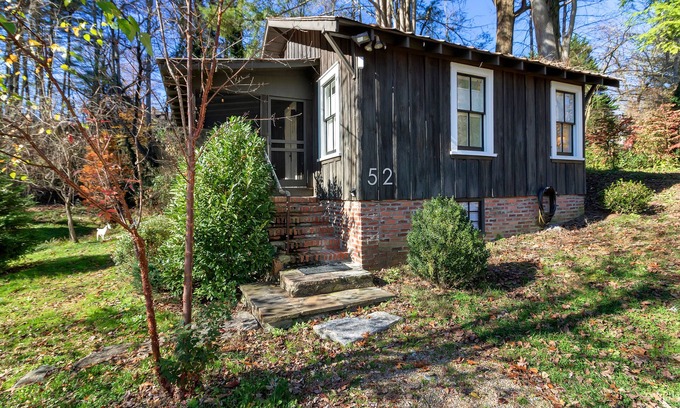 Brevard Cottage | Lingerlong Cottage on Downtown Brevard's Most beautiful property!