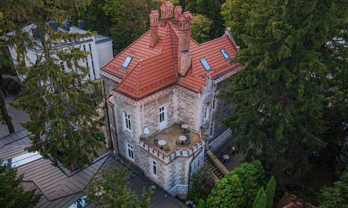 Halyts'kyi district Hotel | Lion's Castle Hotel