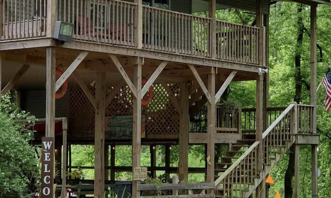 Olivehill Cabin | Little Bears Cozy Creekside Cabin at Up The Creek