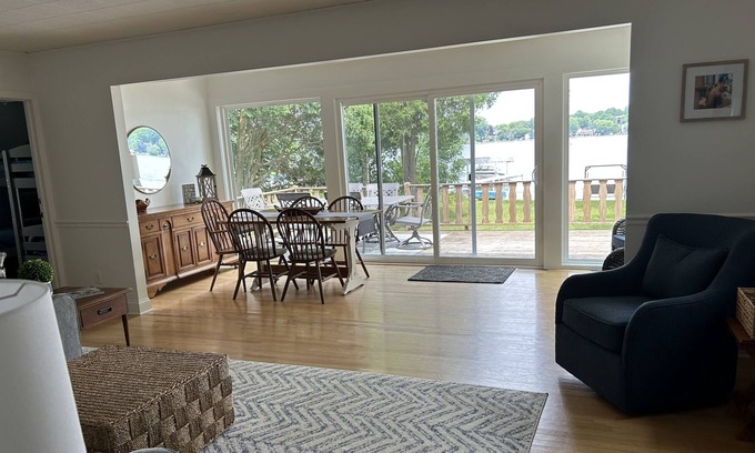 West Bend House | Little Cedar Lake Cozy Cottage- Ski Resort and shops minutes away. Sleeps 8