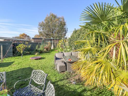 Grimsby House | Little Eden by the Sea