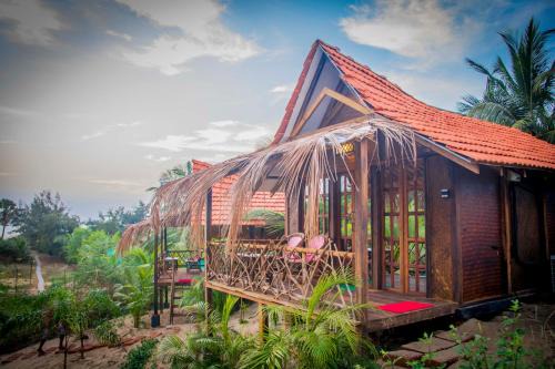 Saunta Vaddo Resort | Little India Beach Cottages