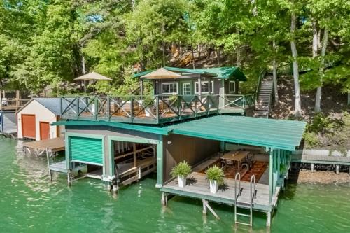 Sunset Cove Hotel | Little Lake Cottage