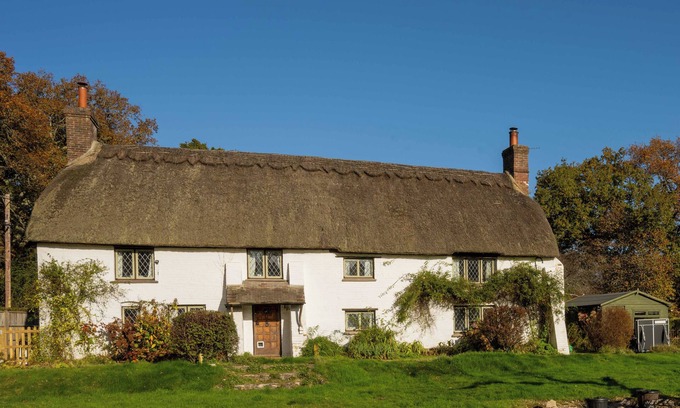 Ringwood Cottage | LITTLE LIONS FARM, pet friendly, with a garden in Ringwood