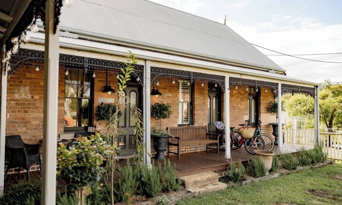 Wollongong CBD Cottage | Little Milton Heritage Cottage 5 minutes walk to Harbour,