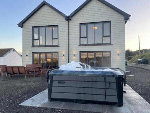 Whitland House | Little Pale