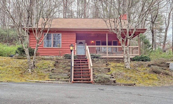 Clayton Cabin | Little Red House. A charming cabin in Clayton, Ga