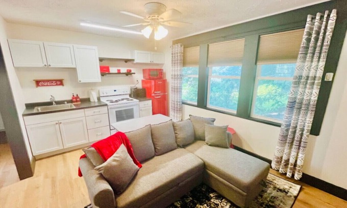 Danville Apartment | Little Red Loft | Cozy Guest Suite Apartment