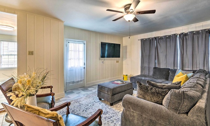 Midtown Cottage | Little Rock Home ~ 5 Mi to Downtown!