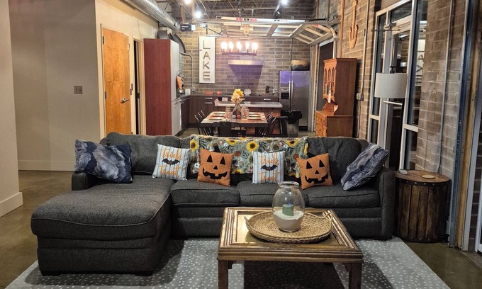 Cullman House | Little's On The Lake - A Contemporary Retreat On Smith Lake - Avl Pontoon Rental