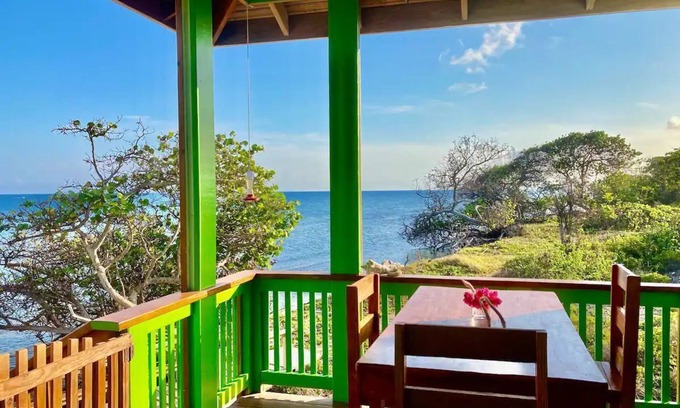 Calabash Bight Cabin | Littte Green House - Oceanfront