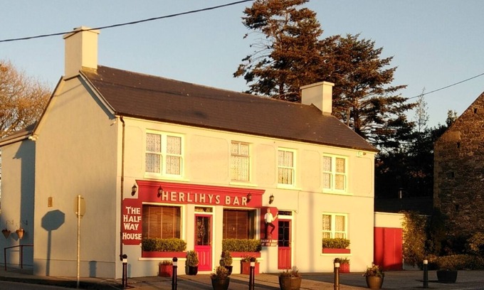 Farranfore Apartment | Live In a Traditional Irish Pub