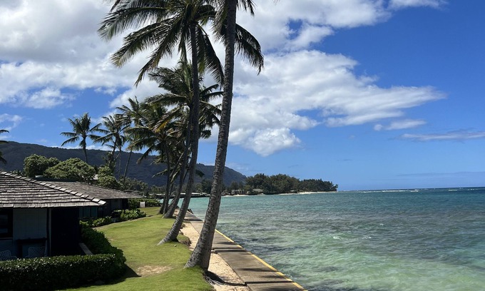 Waialua Condo | Live like a Local. Stay at a Beautiful Boutique Get Away Mokuleia Beach Colony