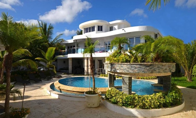 El Batey Villa | LIVIN' LA VIDA LOCA! CABRON