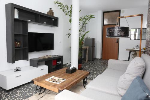 Le Plateau Apartment | Living 1Bed colonial style in business district