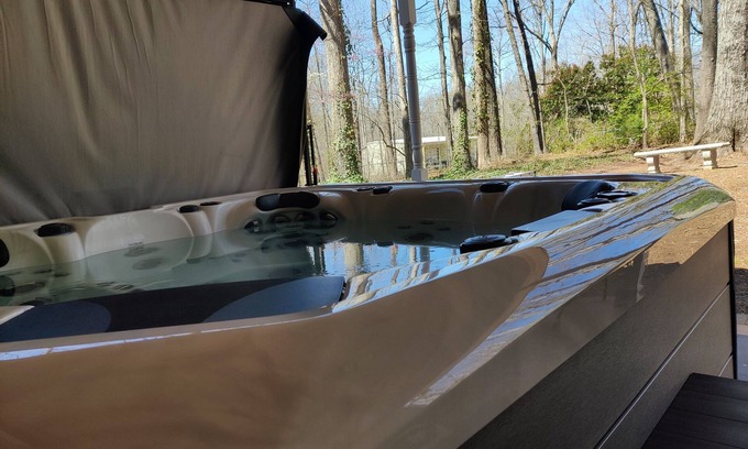 Easley House | Living Easley Manor - With Amazing Hot Tub!