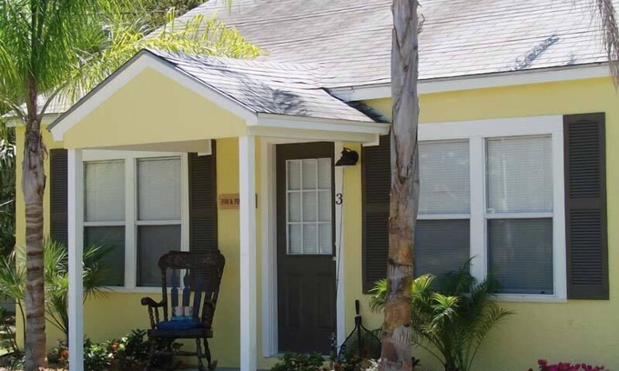 Fulton Cottage | Living on Island Time #3 - Cozy coastal cottages with a whole lot of charm!