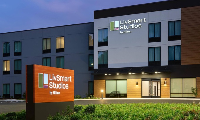 Tullahoma Hotel | LivSmart Studios by Hilton Tullahoma