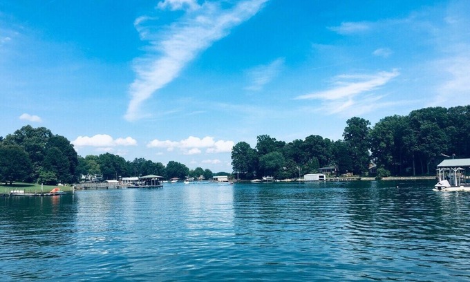 Westport House | LKN, Kayaks, Views, Golf Club, Hot Tub, 3 Suites, Fire Pit, Pets,5 BR, Boat Opts