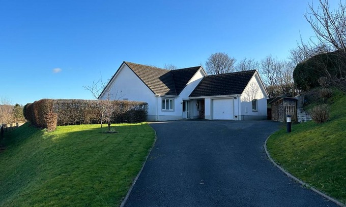 Llansteffan House | Llais Y Mor