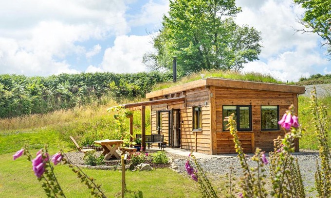 Whitland House | Llwyn-Teg Log Cabin