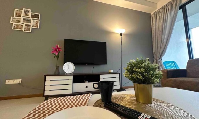 Tanjung Bungah Apartment | LM HomeyB 3BR Coastline Family Suite for 4-14 Pax with Nexflix & Coway Water Purifier