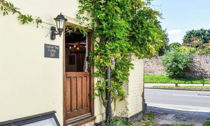 Wingham House | Local pubs, Walking routes, cottage w parking