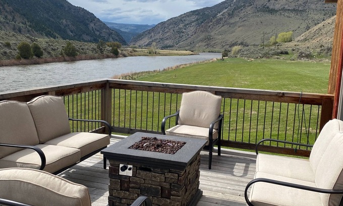 Gardiner House | Located 10 miles north of Yellowstone Park.