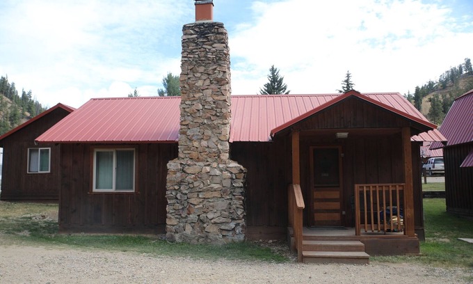 Red River Cabin | Located by the River and facing the mountains