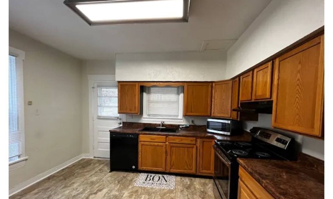 Dayton House | Located close to UD Arena, MVH, KHN, University of Dayton, Downtown Dayton