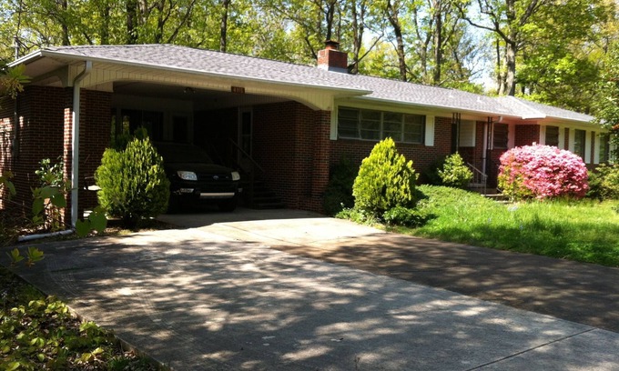 Huntsville House | Located Next To State Park With 2200 Acers Of Hiking, Mountain Biking, Disc Golf