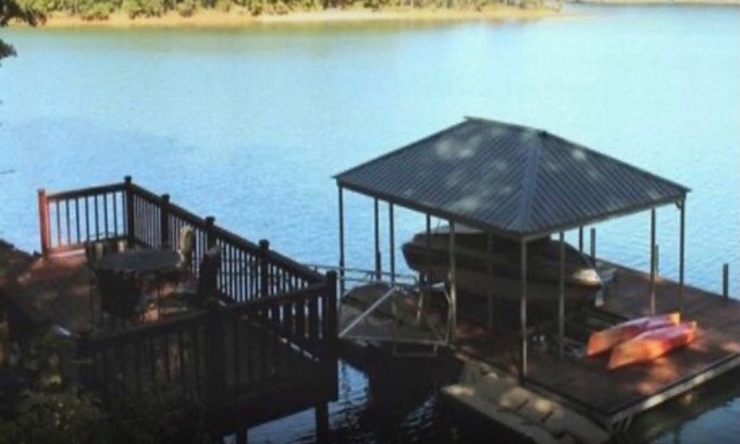 West Union House | Located on beautiful Lake Keowee