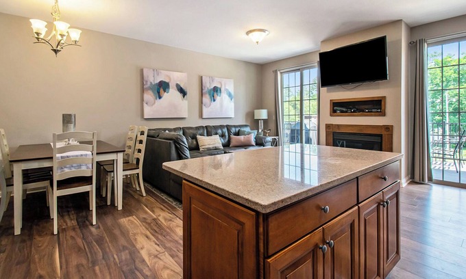 Notre Dame House | Location! Beautiful Townhome- Only 2 blocks to Notre Dame-sleep 10