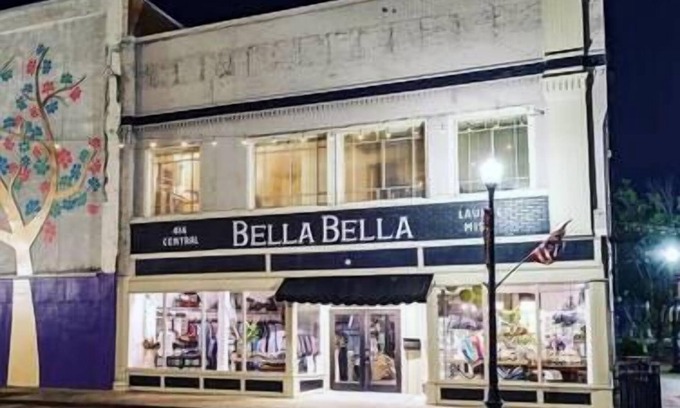 Laurel Apartment | Location is EVERYTHING❤️ Heart of Downtown, 2 BR