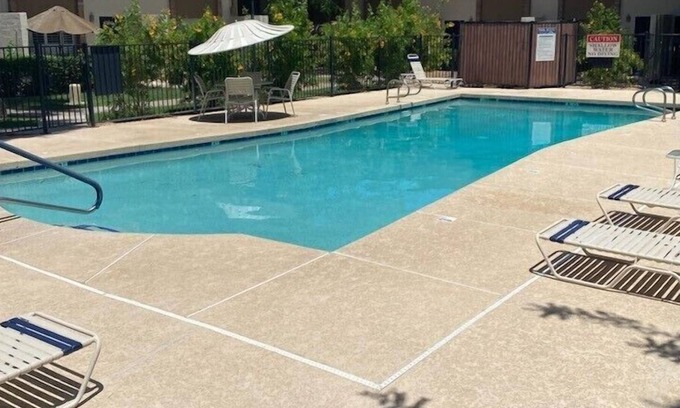 Fashion Square Condo | LOCATION! LOCATION! Ground level! Steps away from Fashion Square Mall & Old Town