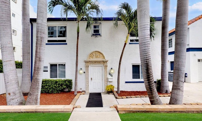 West Avenue House | Location Location Location! In the Heart of South Beach.