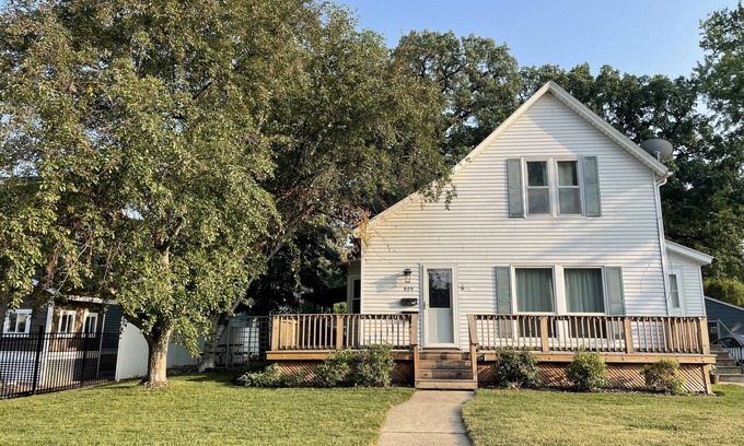 Clear Lake House | LOCATION LOCATION LOCATION! Short walk to beach, park, shops, restaurants & bars