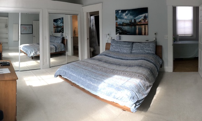 Corryville House | Location & Luxury Near University of Cincinnati, Hospitals, and Downtown