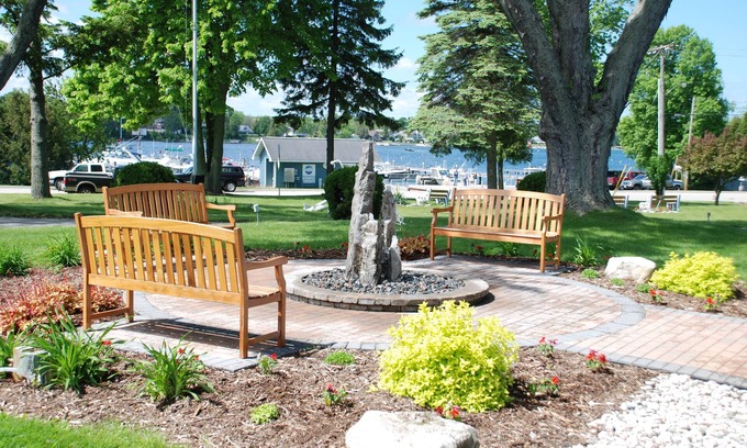 Sturgeon Bay Resort | Lodge at Leathem Smith
