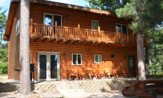 Au Train Cabin | Lodge on Au Train River a few blks from Lk Superior 15 min from Munising