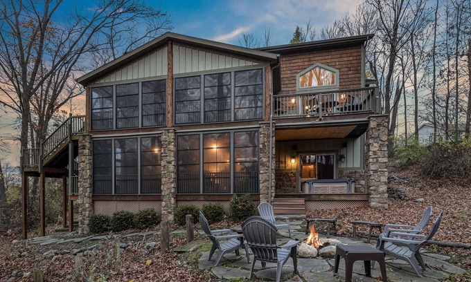 New Buffalo House | Lodged in the Trees Lk Retreat - POOL and HOT TUB!