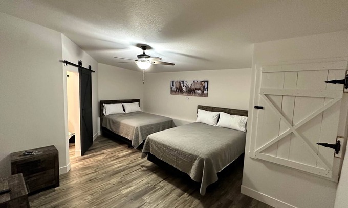 Mound City Apartment | Loess Hills Lodge - Room 8