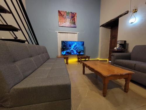 De Mexicanos Apartment | loft 2 blocks from the cathedral